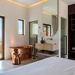 Charisma And Wellness Club فندق